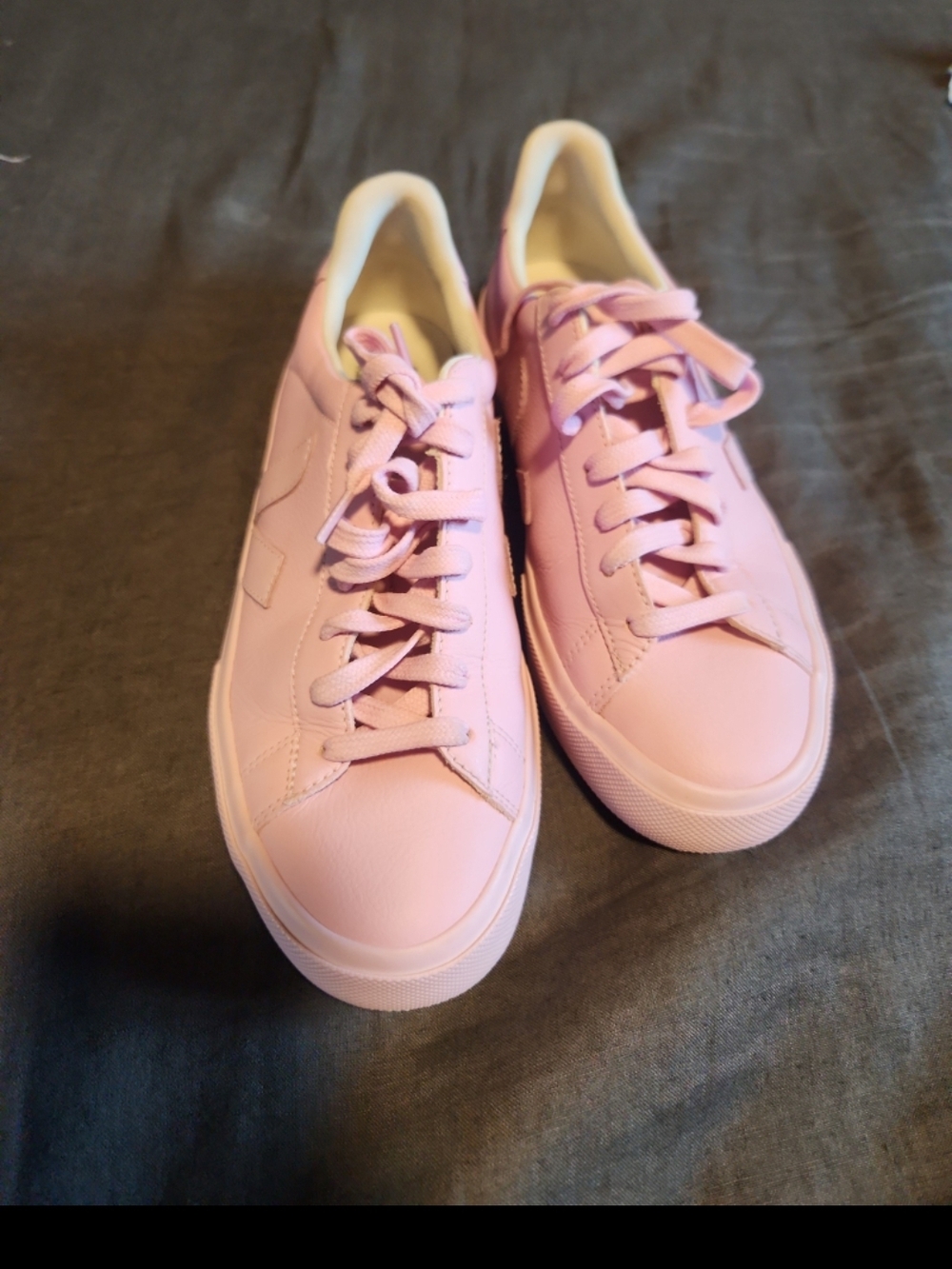 Veja Pastel Pink Low-Top Sneakers